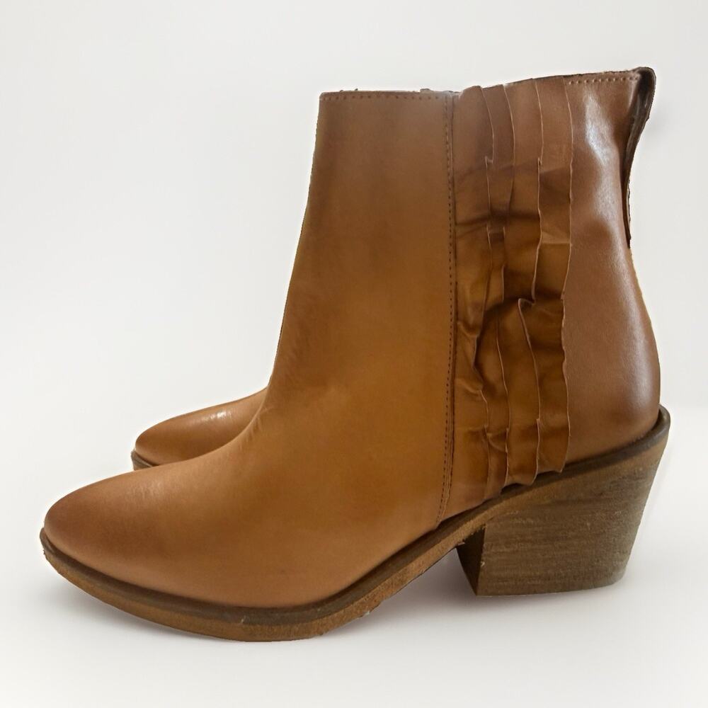 Mala Vita Light Brown Leather Ankle Moto Boots Side Zipper And Ruffle EU 38
